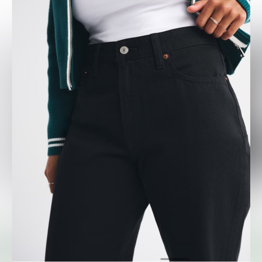 Abercrombie & Fitch Curve Love High Rise Loose Jean - Picture 4 of 8